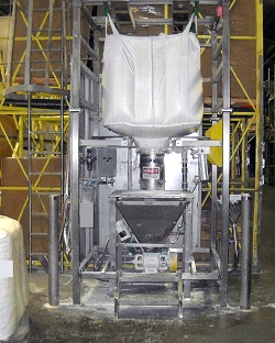 Bulk Bag Discharge installed in a food processing plant.